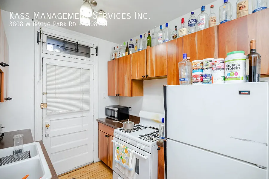 Building Photo - 3808 W Irving Park Rd #10