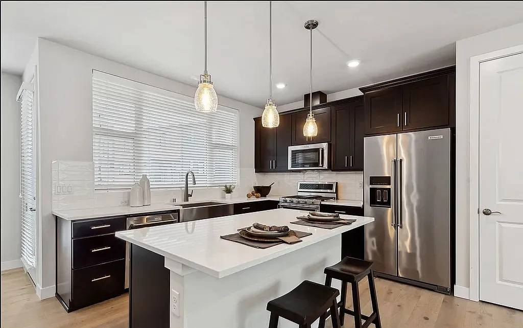 4 bed, 1739 sqft, $4,400 — Photo 3