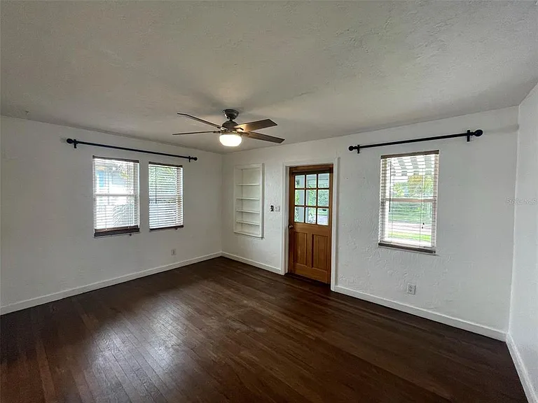 4221 Burlington Ave N — Photo 13
