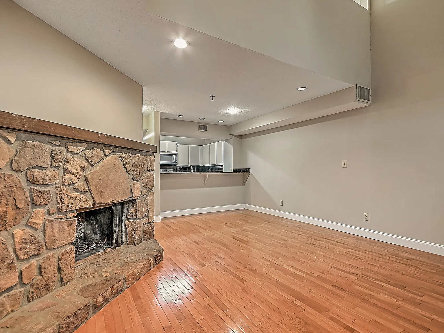 2 bed, 1500 sqft, $1,450 — Photo 4