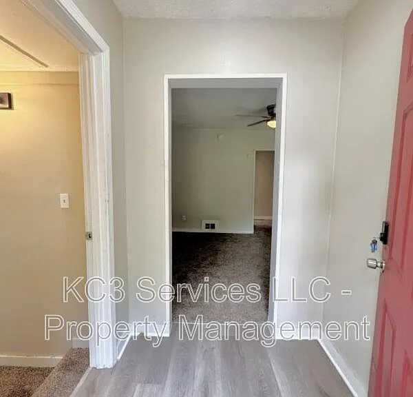 2215 E 81st St — Photo 5