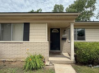 26572 Franklin Pointe Dr, Southfield, MI 48034