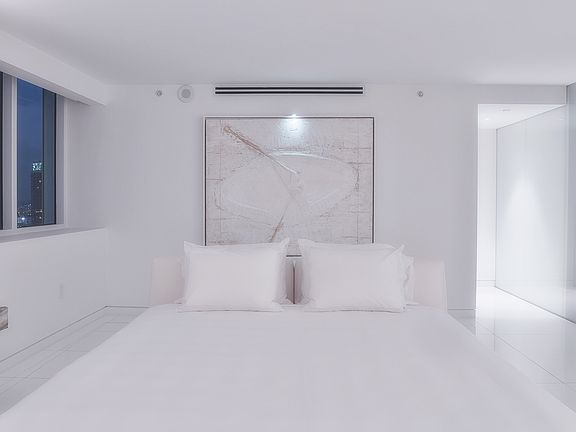 4th image of 10 Venetian Way Penthouse 4