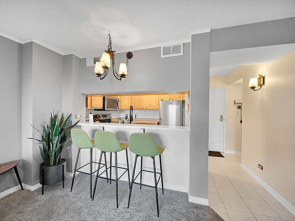 5th image of 511 Aurora Ave Unit 513