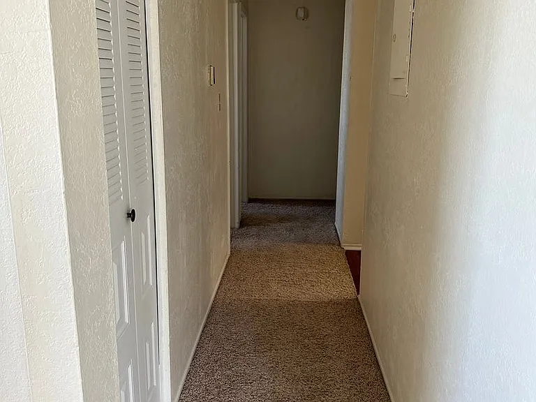 1411 Edinburgh Rd — Photo 15