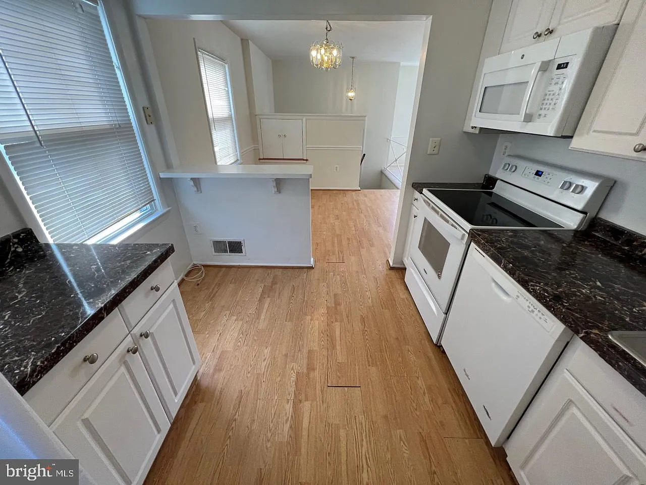 3 bed, 2.0 bath, 1669 sqft, $2,735 — Photo 3