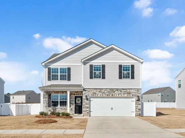 372 Blue Aspen Dr, Fuquay Varina, NC 27526