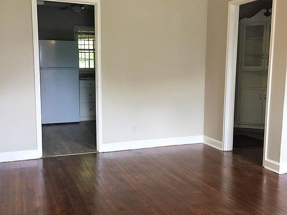 4th image of 210-212 Lakewood Dr SE