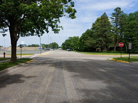 4th image of 812 Harriet Ave