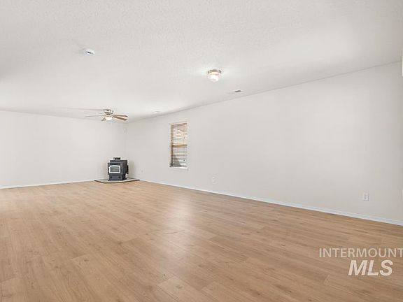 5th image of 16346 Silver Creek Ave