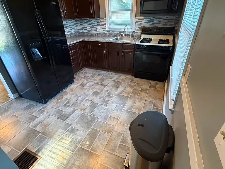 3200 Edgewood Dr — Photo 4