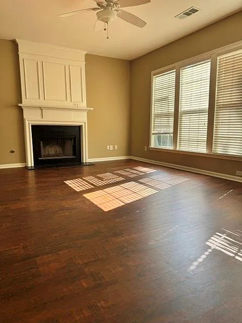 4 bed, 4.0 bath, 2100 sqft, $2,650 — Photo 4