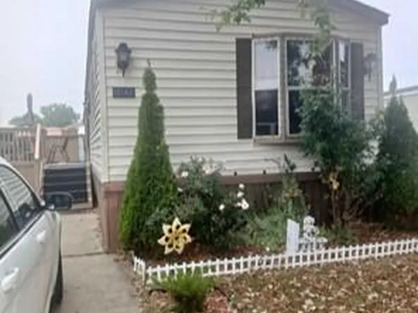 46569 Cheylade Dr, Macomb, MI 48044