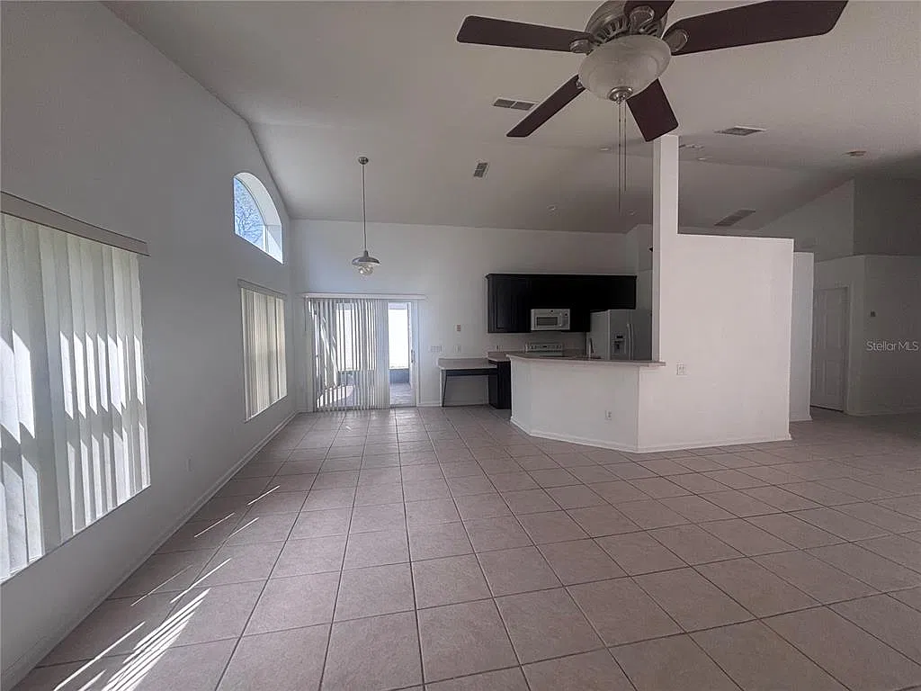 3 bed, 2.0 bath, 1814 sqft, $2,495 — Photo 4