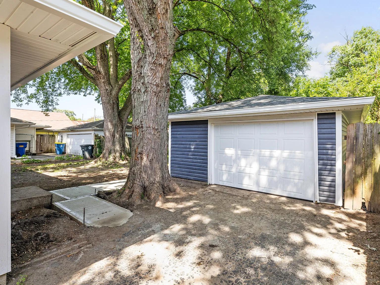 3 bed, 1000 sqft, $1,600 — Photo 3