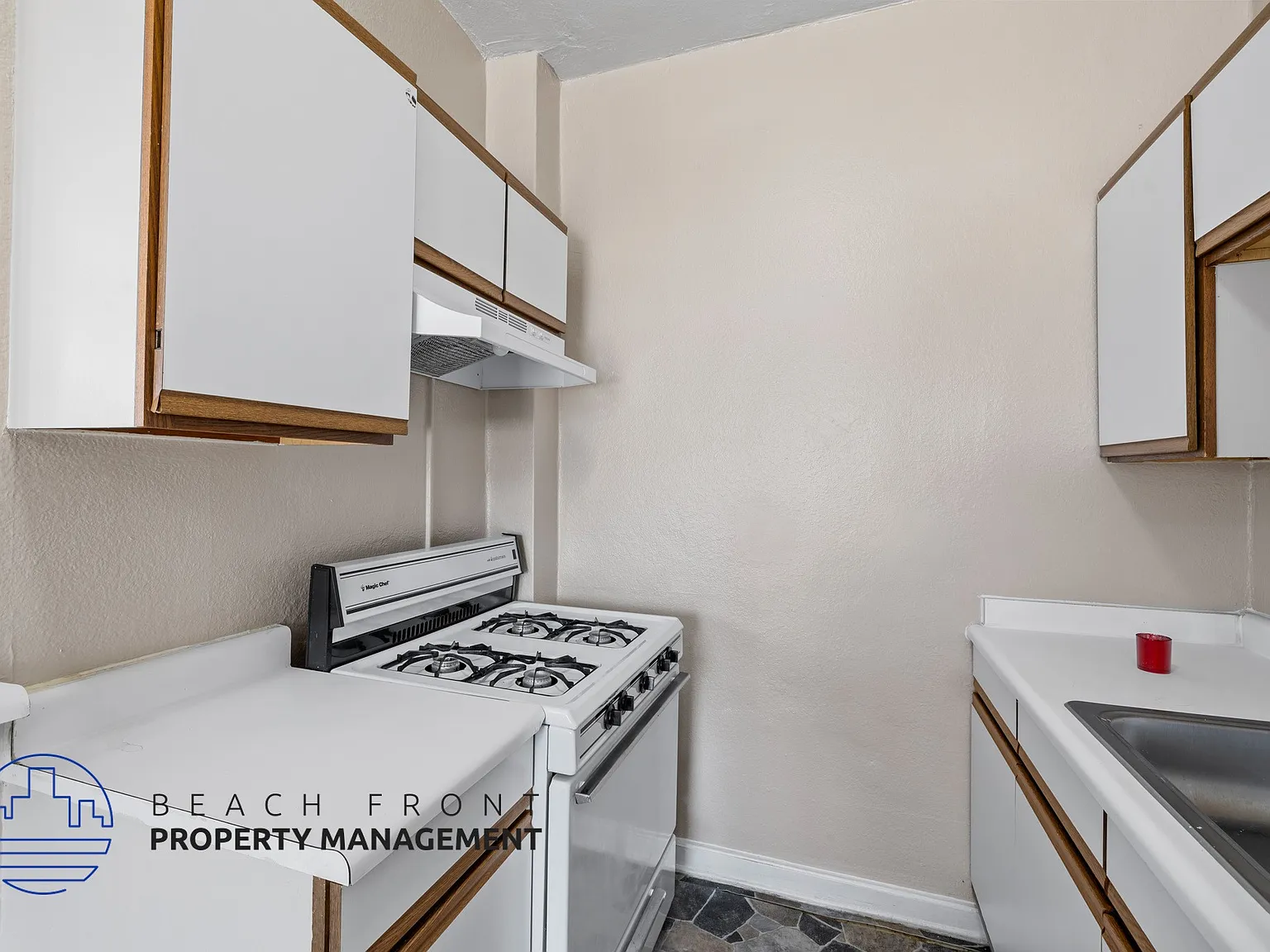 418 S. Normandie Ave — Photo 2