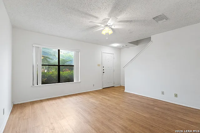 3 bed, 2.5 bath, 1369 sqft, $1,585 — Photo 3