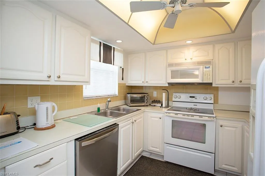 2 bed, 2.0 bath, 1126 sqft, $1,700 — Photo 1