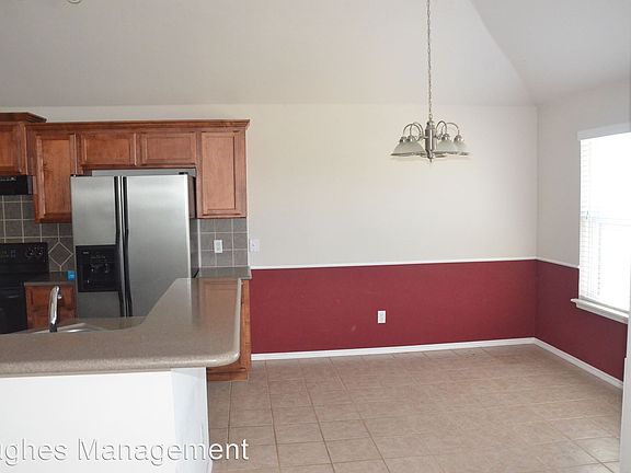 3rd image of 2404 Arbor Dr