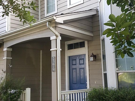 You will find a lushly landscaped community with mature shade trees, giving the area a park-like feel. 
Easy access to Interstates 45 and 59, Beltway 8 and the Hardy Tollway makes the daily commute hassle free and fast. The quick access to major roadways