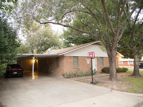 3rd image of 713 W Elizabeth Dr