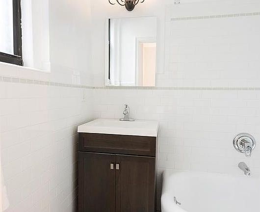 5th image of 339 E 58th St APT 1H