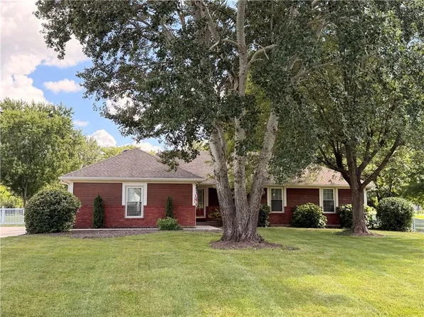 5625 W 201st St, Stilwell, KS 66085