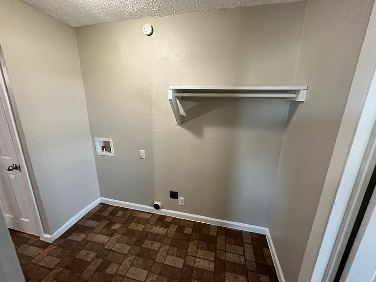 2223 Houston St — Photo 9