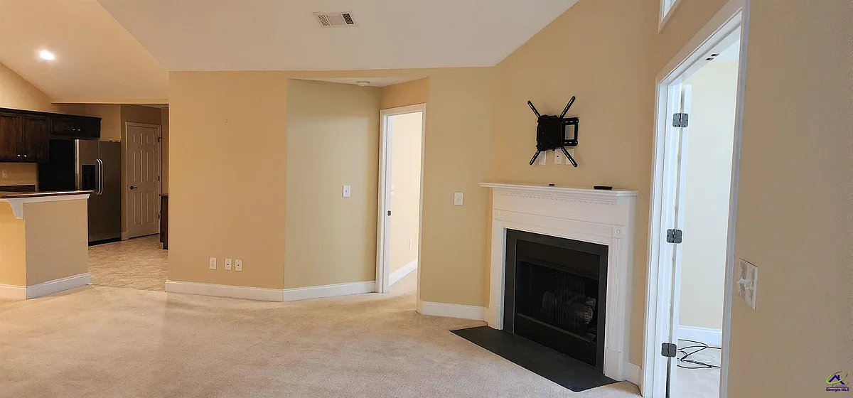 Building Photo - 402 Nandina Ct