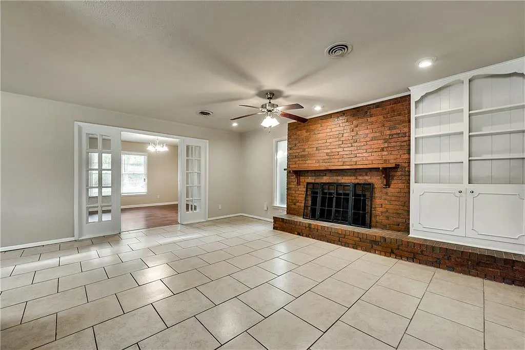 1601 Larkspur Dr; Arlington 76013 - 1 — Photo 3