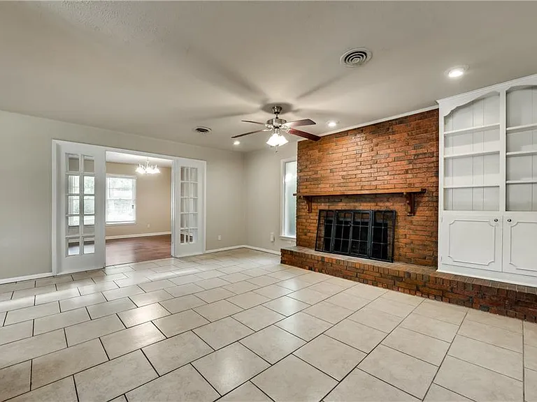 1601 Larkspur Dr — Photo 3