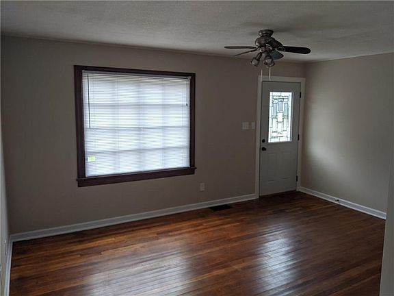 3rd image of 55 Lincoln Ave