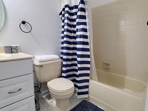5th image of 11 Endicott Ln #B1