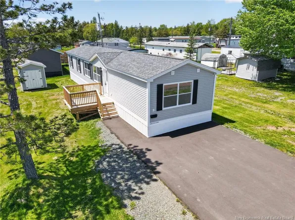 8 Linda Ln, Moncton, NB E1E 3T9