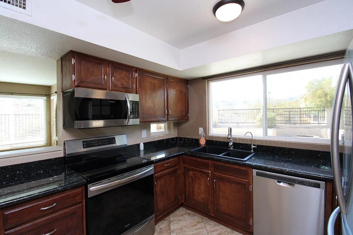 3 bed, 2.5 bath, 1755 sqft, $2,649 — Photo 3