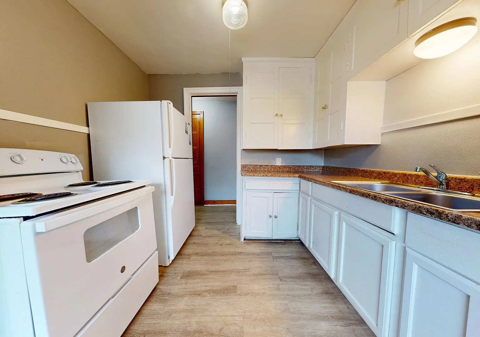 20-28 Helen Ave — Photo 3