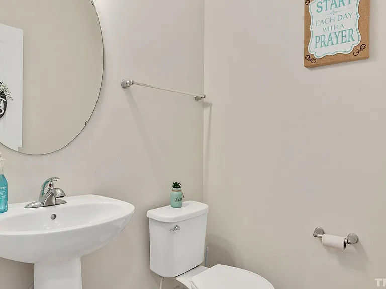 220 Avery Glenn Way — Photo 13