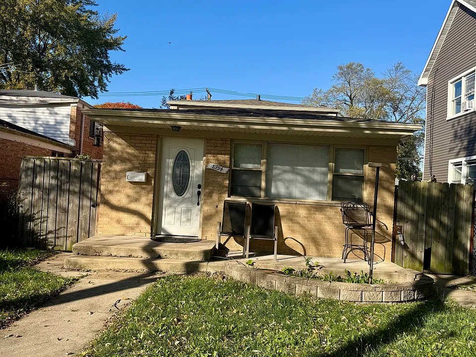 8954 S Eggleston Ave
