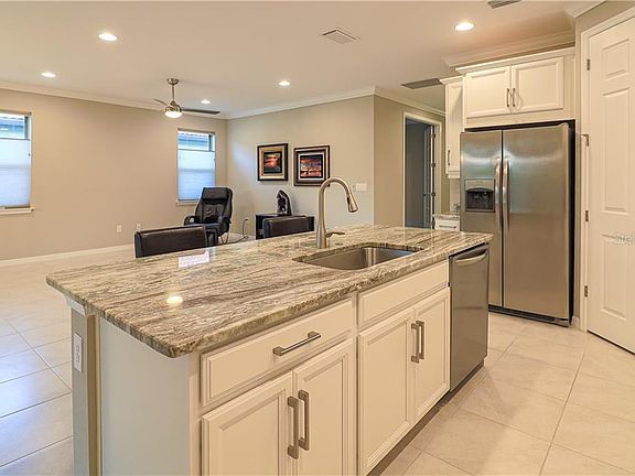 4th image of 247 Maraviya Blvd