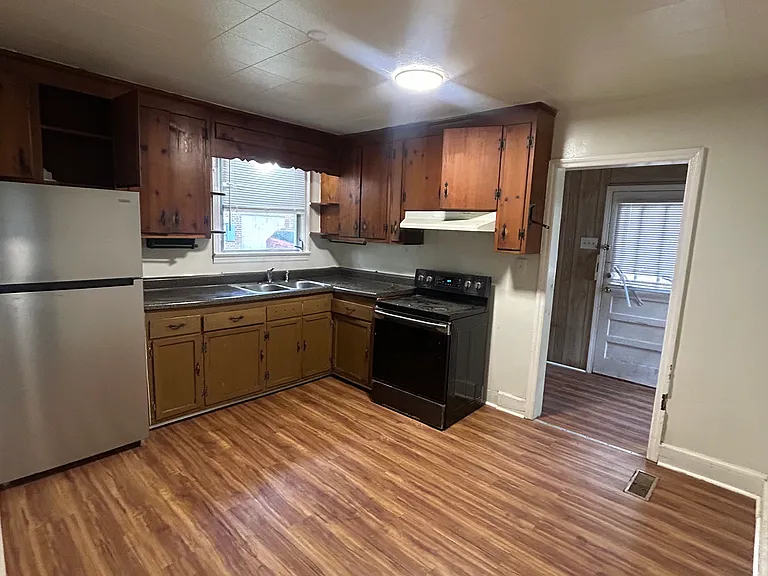 3415 Glynn Ave — Photo 2