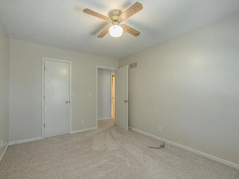 15864 Glenwood Ave — Photo 24