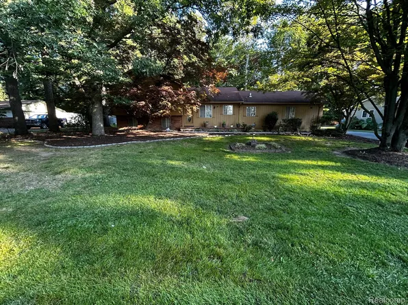 25180 Fredrick St, Southfield, MI 48033