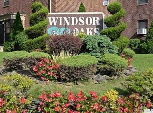 21975 74th Ave, Oakland Gardens, NY 11364
