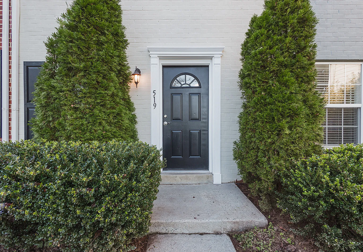 3 bed, 1088 sqft, $2,400 — Photo 2