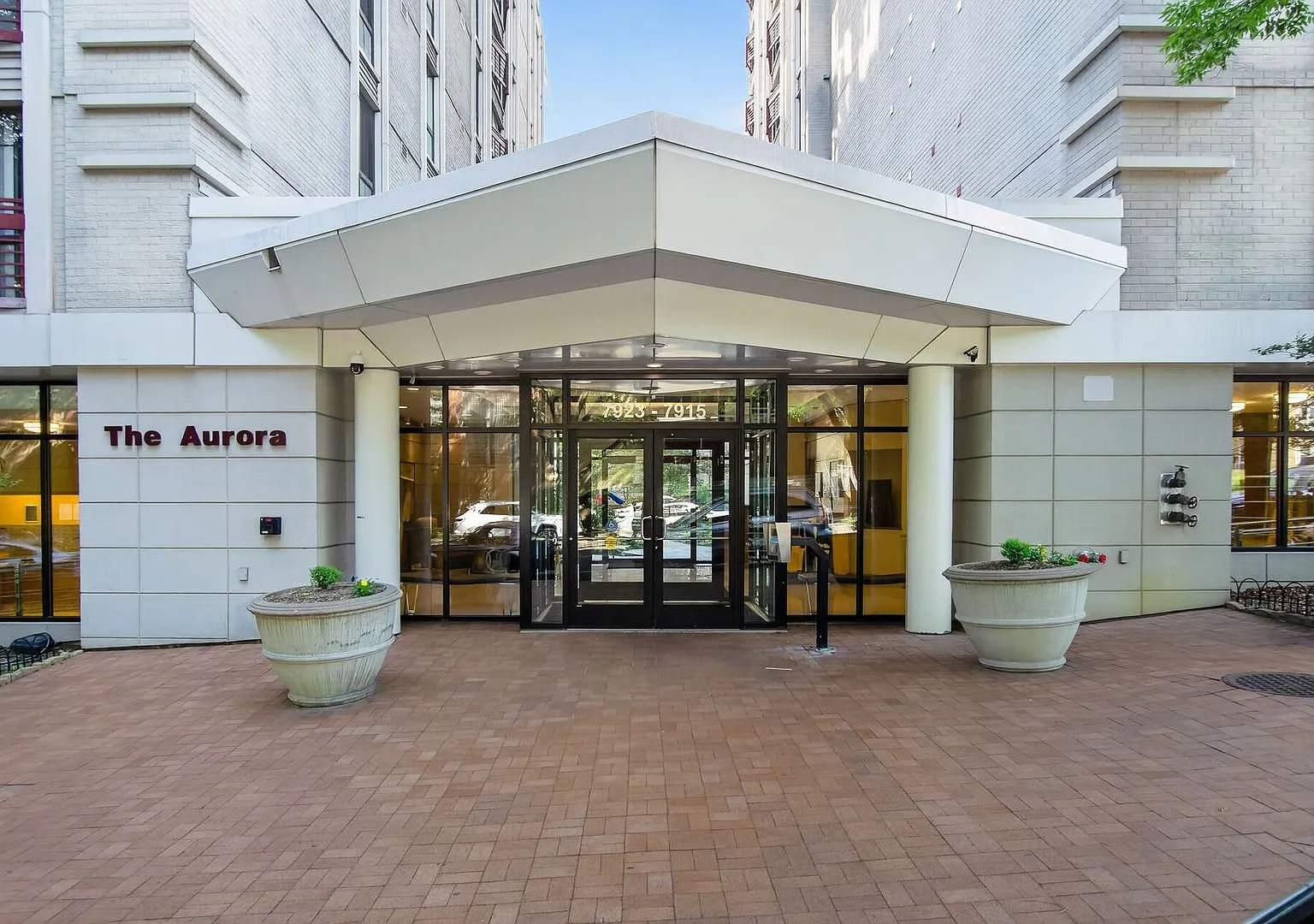 Stunning Luxury Unit in the Heart of Downtown Silver Spring — Photo 1