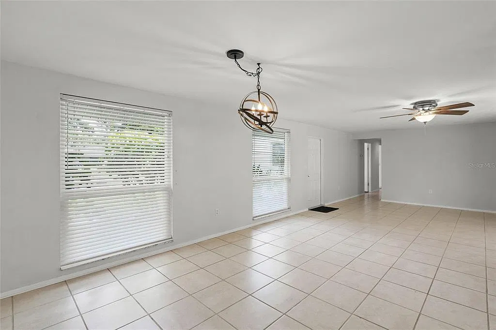 3 bed, 2.0 bath, 1393 sqft, $2,400 — Photo 3