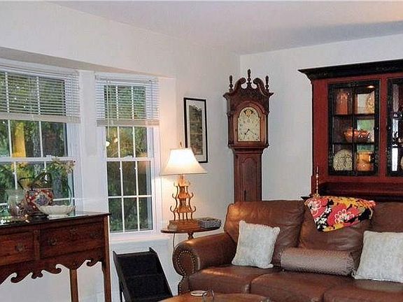 5th image of 7045 Carriage Hill Dr