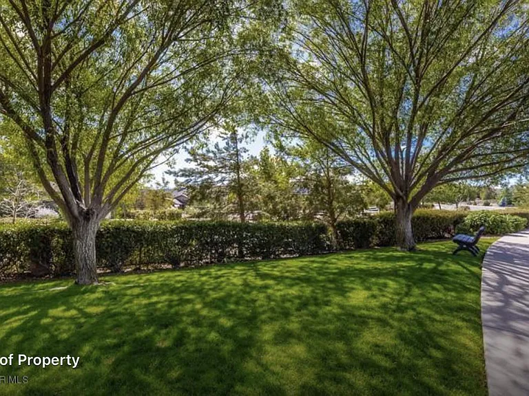 1237 Crown Ridge Dr — Photo 15