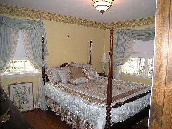 Huge Closets in Bedroom