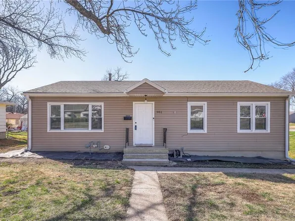 901 Maple Ln, Harrisonville, MO 64701